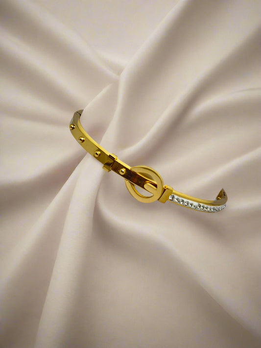 Clasp And Crystal Line Bracelet