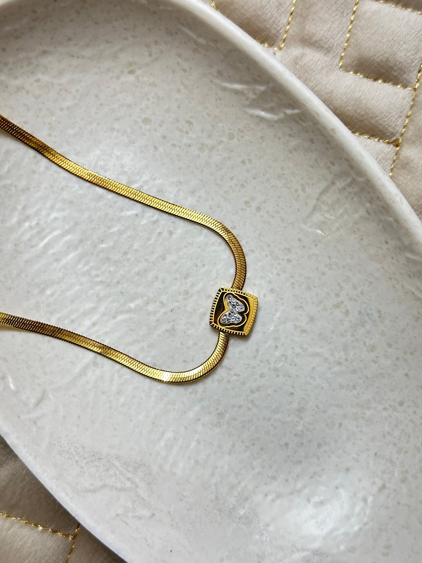 Flutter Gleam Necklace