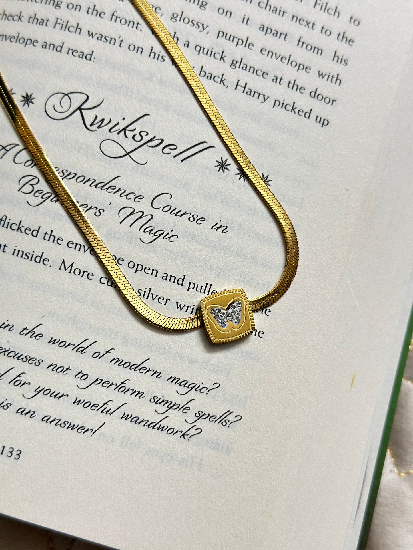 Flutter Gleam Necklace